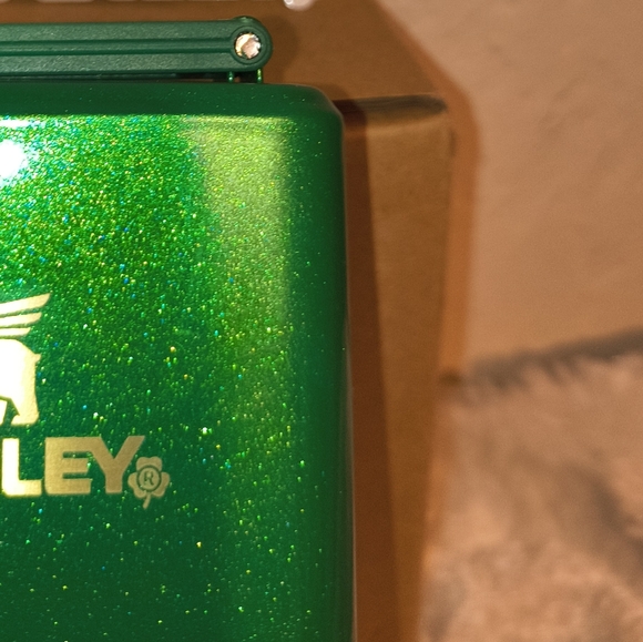 Stanley Shamrock Green Flask with Box Limited Edition - Picture 2 of 10